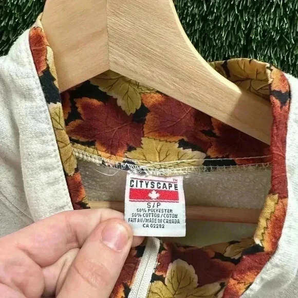 Vintage Victoria Collared 1/4 Zip Sweatshirt Small - Picture 3 of 4